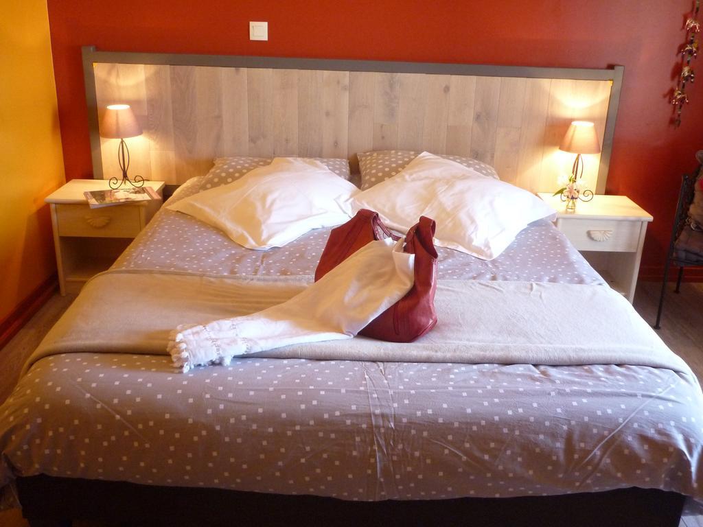 Chambres D'Hotes L'En Haut Des Vignes Merignac  Room photo